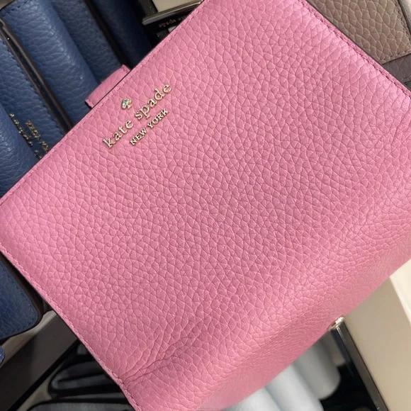 Kate Spade Lena Medium Bifold Wallet
Mandawilla
NWT - Picture 12 of 16